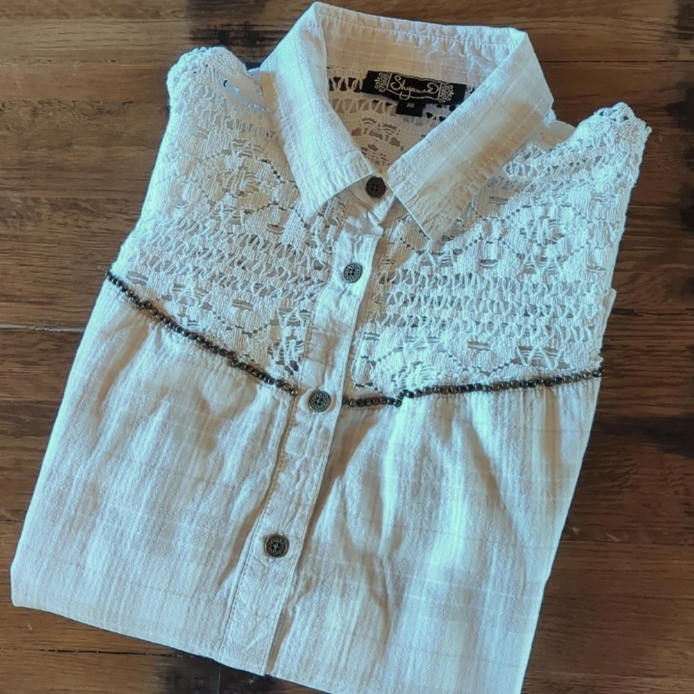 Shyanne Western Button Down with Lace Yoke and Bronze Bead Detail. Sz M.